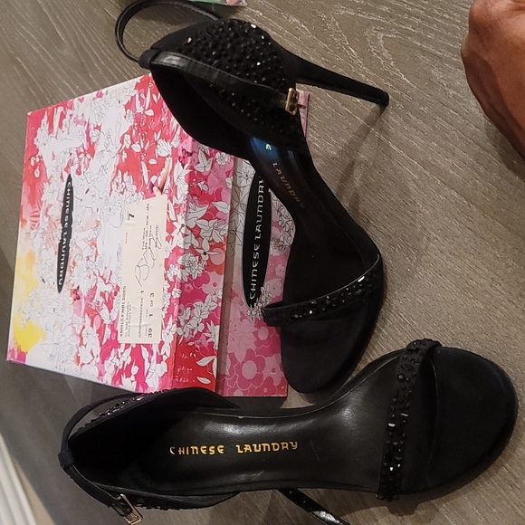 Heels - Picture 2 of 3